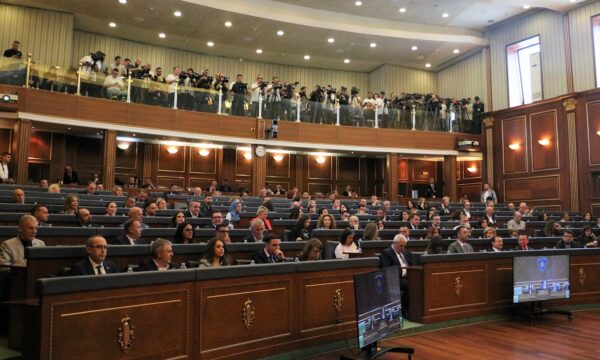 Seanca konstituive vazhdon të premten në ora 10:00