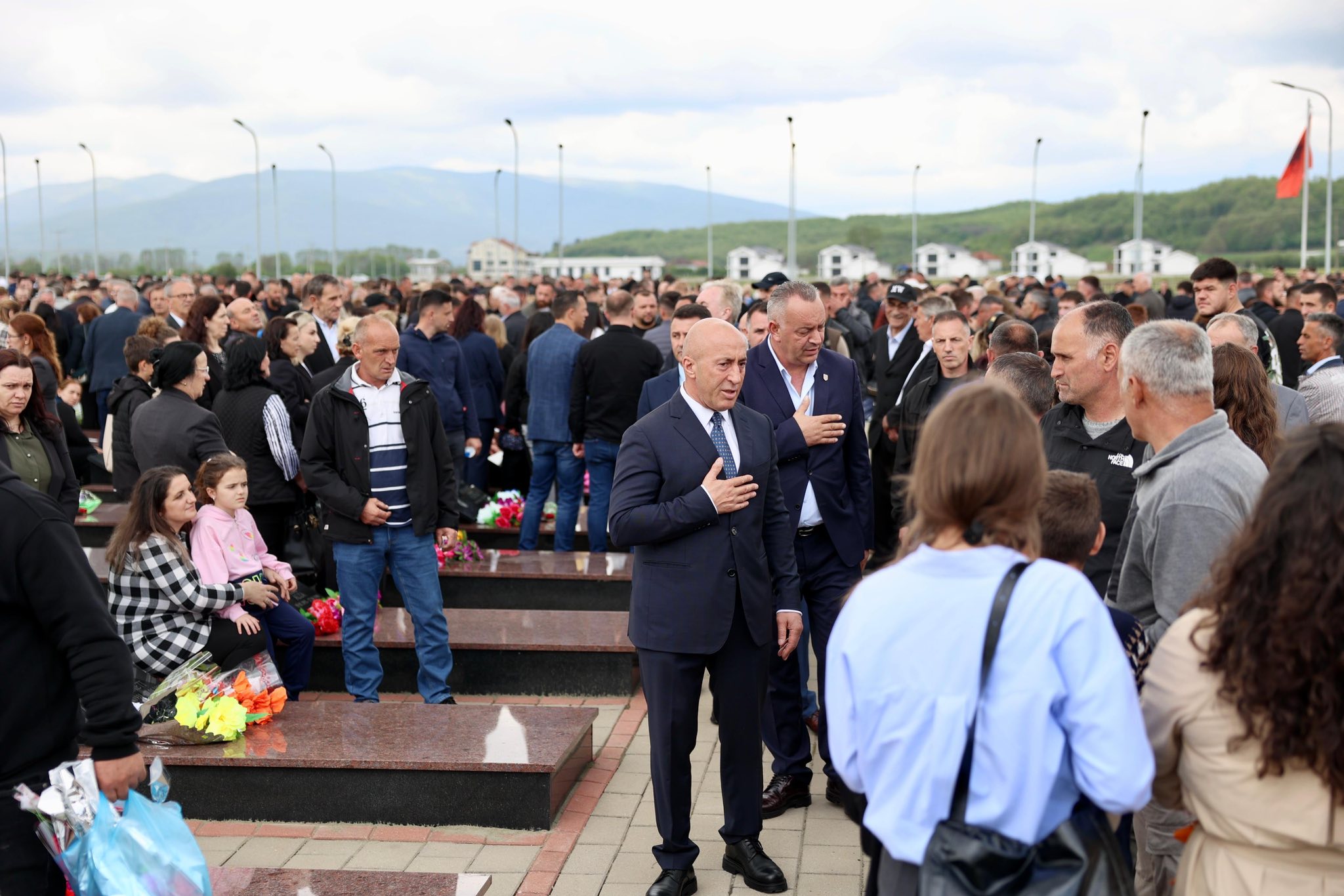 Haradinaj bën homazhe në Mejë, Skivjan dhe Prejlep: Liria jonë ka emrin e dëshmorëve dhe martirëve