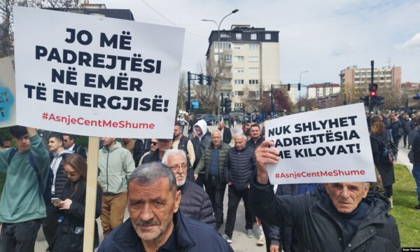Rryma është shtrenjtuar në Kosovë, por jo edhe në veri, ZRRE: S’përcaktojmë tarifa atje