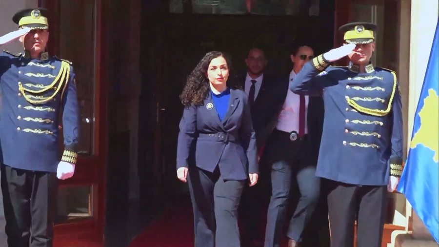 Kriza politike në Kosovë/ Presidentja bën sehir, i kërkohet të ftojë partitë në takim