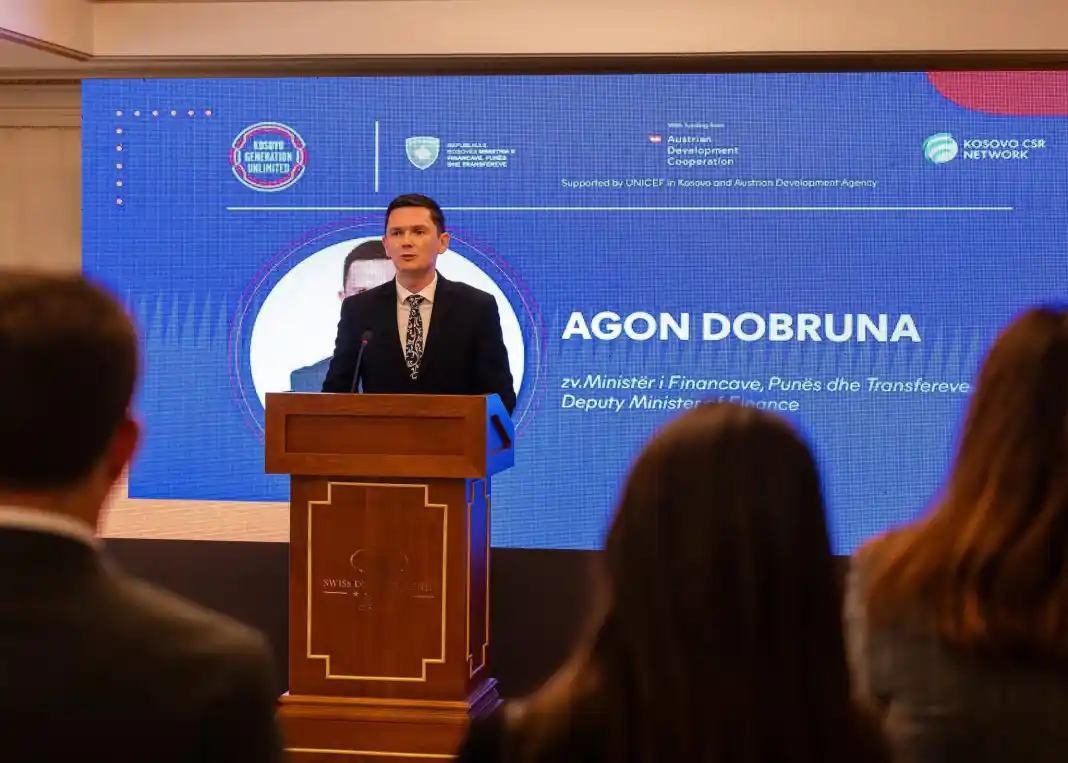 Qeveria Rama i vendos fusnotën Kosovës, zv/ministri detyrohet që ta braktisë konferencën