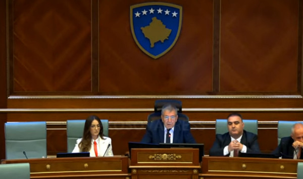 ​Dehari fton për konsultim përfaqësuesit e subjekteve politike