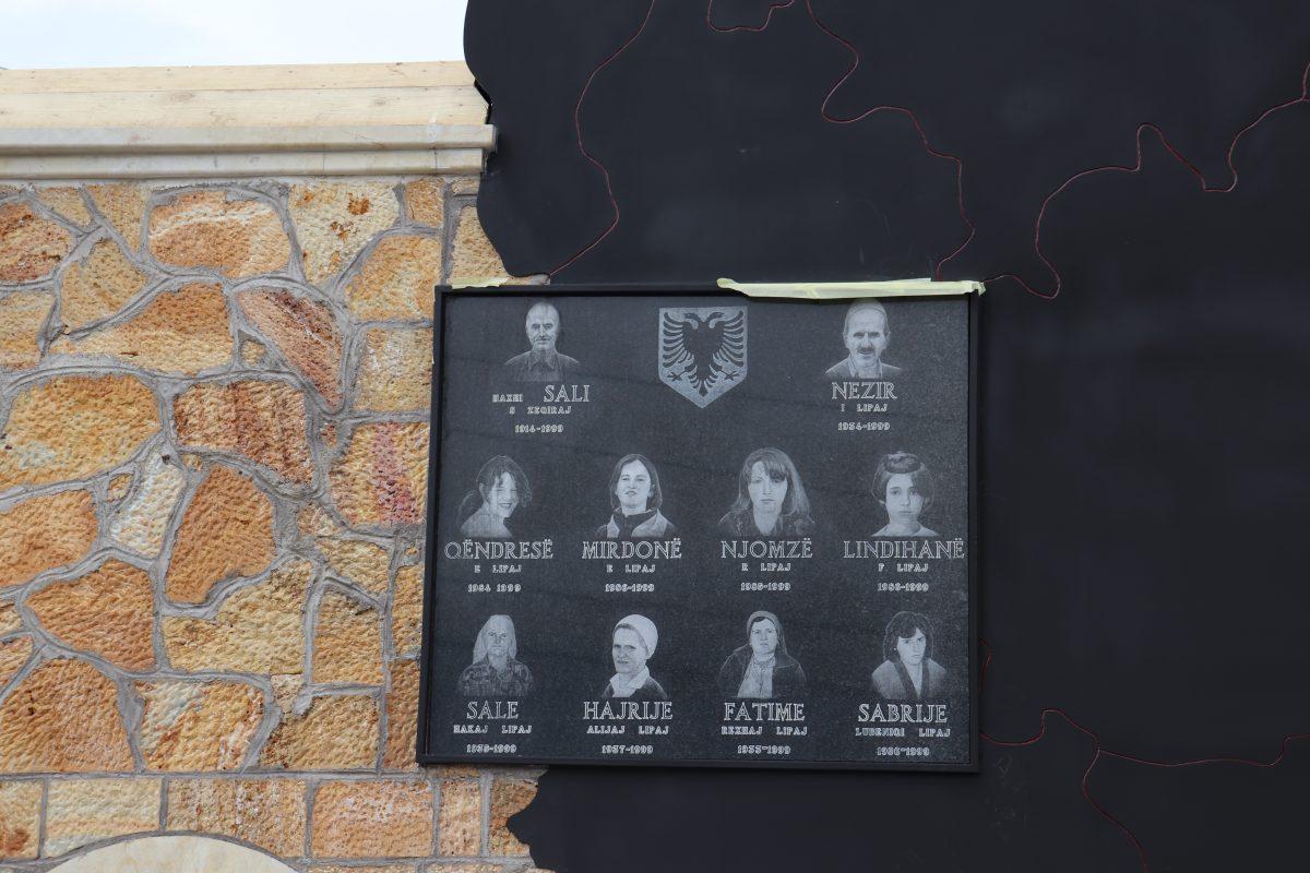 26 vjetori i Masakrës së Studenicës, përkujtohen 11 martirët e familjeve Lipaj e Zeqiraj