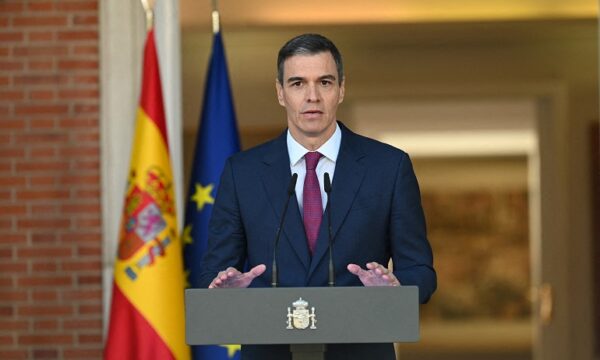 Spanja prezanton një paketë prej 14.1 miliardë eurosh për të mbështetur ekonominë përballë tarifave të Trump