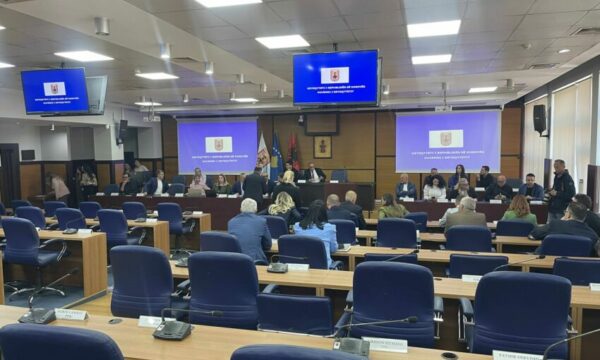 Dështoi për të dytën herë seanca e jashtëzakonshme e Kuvendit Komunal të Prishtinës për shkak të kuorumit