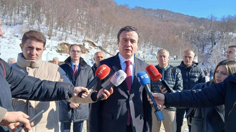 Kurti nuk përgjigjet se a do t’i ftojë partitë e tjera opozitare për takim për qeverinë e re