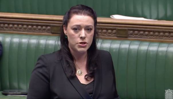 Deputetja britanike mirëpret kërkesën e PE-së për heqjen e masave të BE-së ndaj Kosovës
