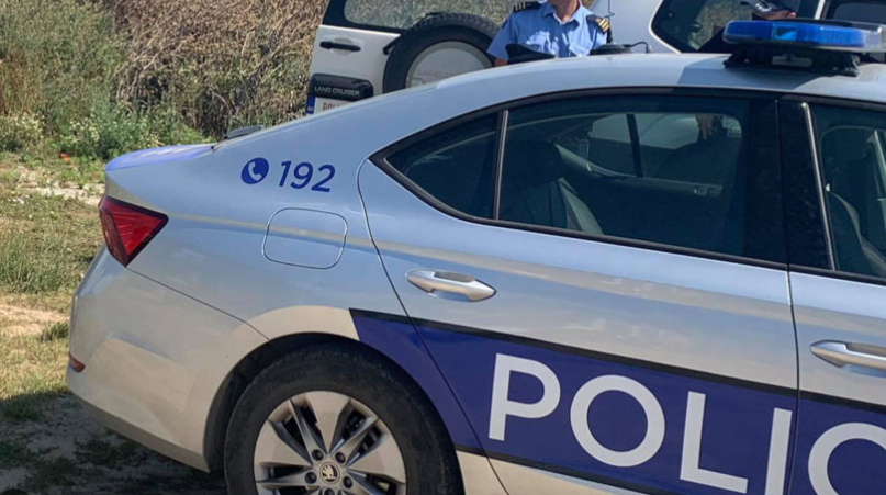 Një person në Fushë Kosovë ankohet në polici se dikush i dëmtoi varrin e djalit