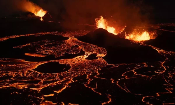 Shpërthen vullkani në Islandë, avakuohen turistët – lëshohet ‘alarm i kuq’