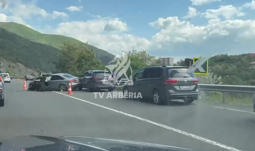 Aksident i rëndë në Rrugën e Kombit, të përfshira disa automjete