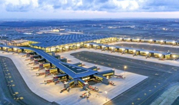​Anulohen të gjitha fluturimet drejt dhe nga aeroportet greke për datën 9 prill