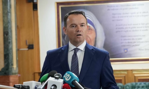 Peci s’tregon me kë: Do t’i kemi numrat për qeverinë, negociatat vazhdojnë