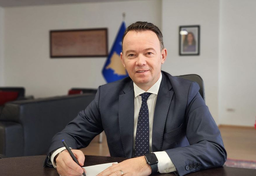 Banesë, shtëpi e toka për qindra mijëra euro – pasuria e deklaruar e Faton Pecit
