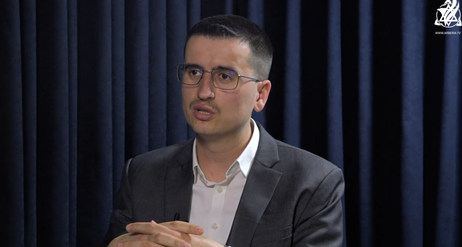 Mehmeti: Institucionet e Shqipërisë e Kosovës nuk konsultojnë historian në lobimet e tyre
