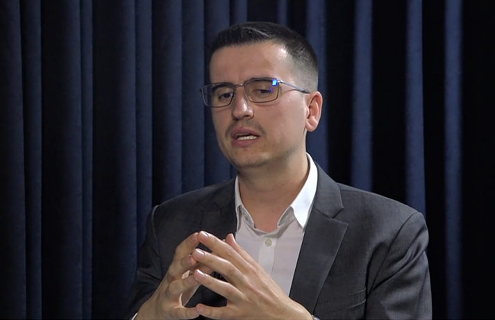 Historiani: Gabimi më i madh i shqiptarëve është që nuk u bashkuan drejt një ideje të qartë në Luftën e Dytë Botërore, por u ndanë nëpër grupacione