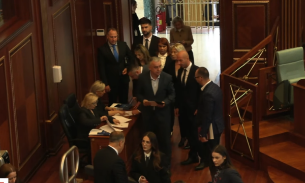 Listës Serbe i nënshkruhen deputetët