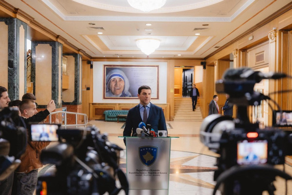 ​Krasniqi: LVV po mundohet të blejë kohë