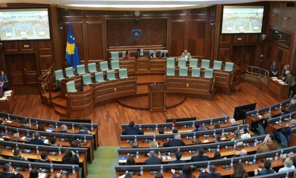 VV sërish propozon Albulena Haxhiu, Konjufca: Ju lus thirrni mendjes