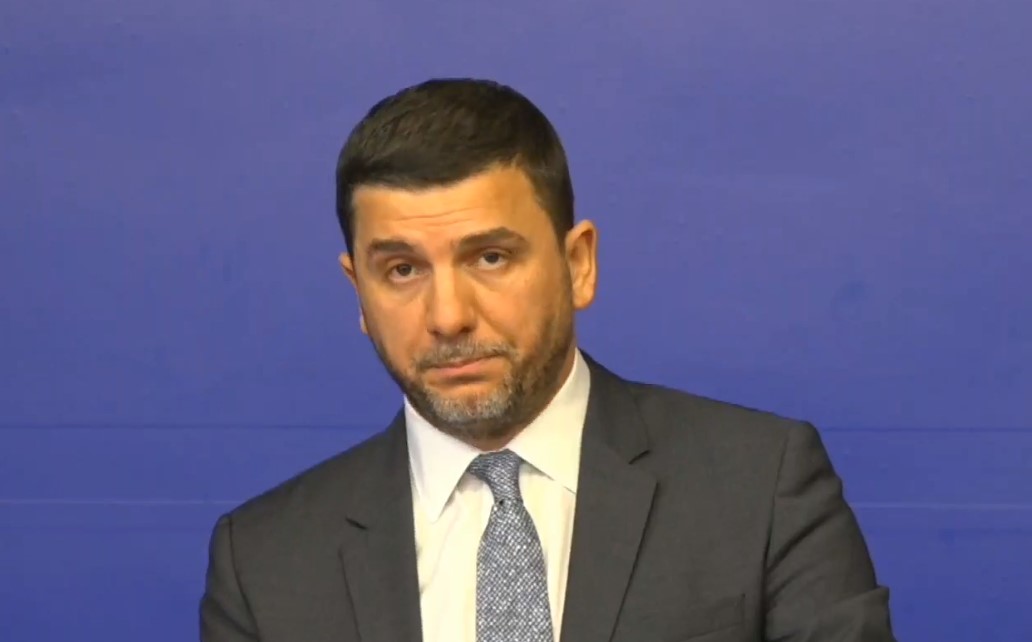 Krasniqi: E turpshme që për interesa personale të një individi të mbahet peng shteti i Kosovës