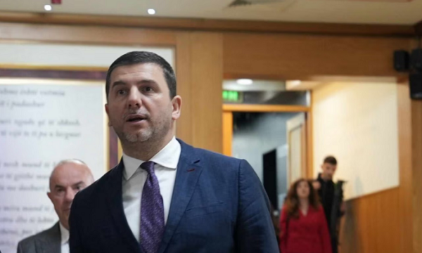 Krasniqi: Nëse LVV s’dëshiron të dalë prej bllokadës, jemi të gatshëm që sot të diskutojmë për zgjedhje të reja