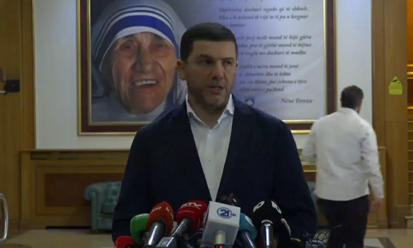 Krasniqi: Shpreh keqardhje për këtë tallje që po e bën Vetëvendosje, koha e sundimit njëpartiak ka përfunduar