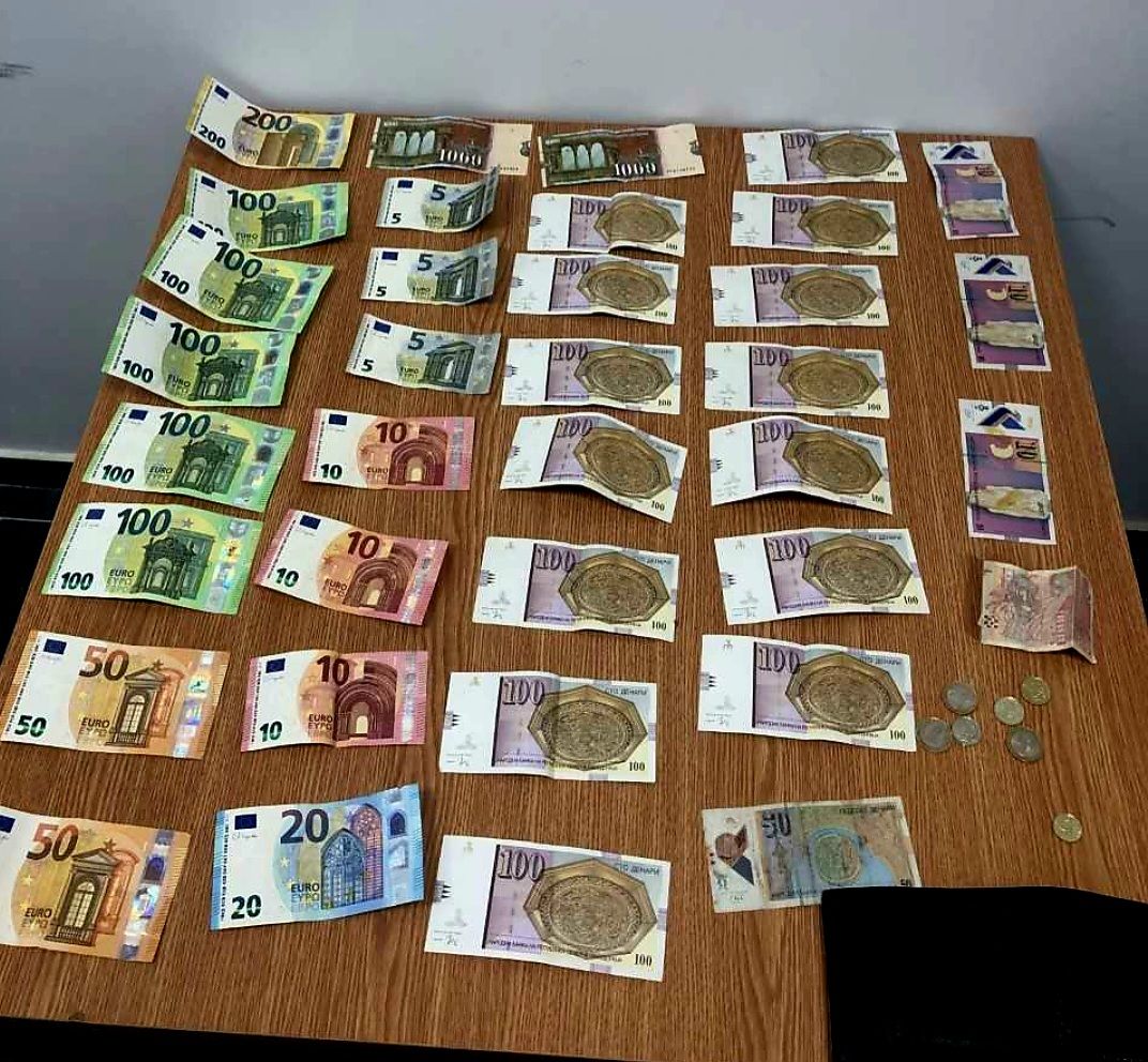 ​Qytetari dorëzon në polici një portofol të gjetur me para dhe dokumente
