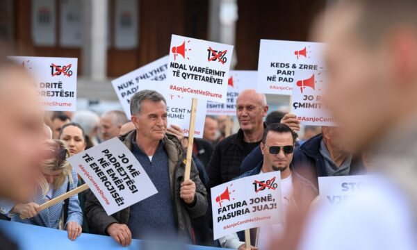 Grupi ‘’Asnjë cent më shumë’’ mban konferencë për media, një ditë para protestës