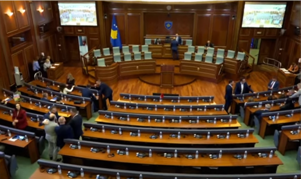 Ndërpritet seanca konstitutive, LVV kërkon kohë shtesë
