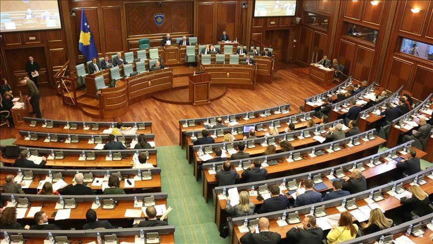 Albulena Haxhiu përsëri nuk merr votat për kryetare, shpërndahet kuvendi