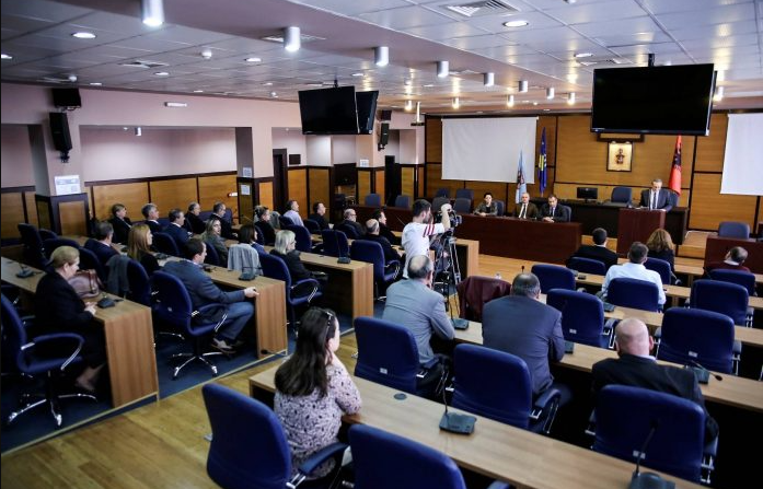 Asamblistët e LVV-së bojkotojnë seancën e jashtëzakonshme të Kuvendit Komunal të Prishtinës