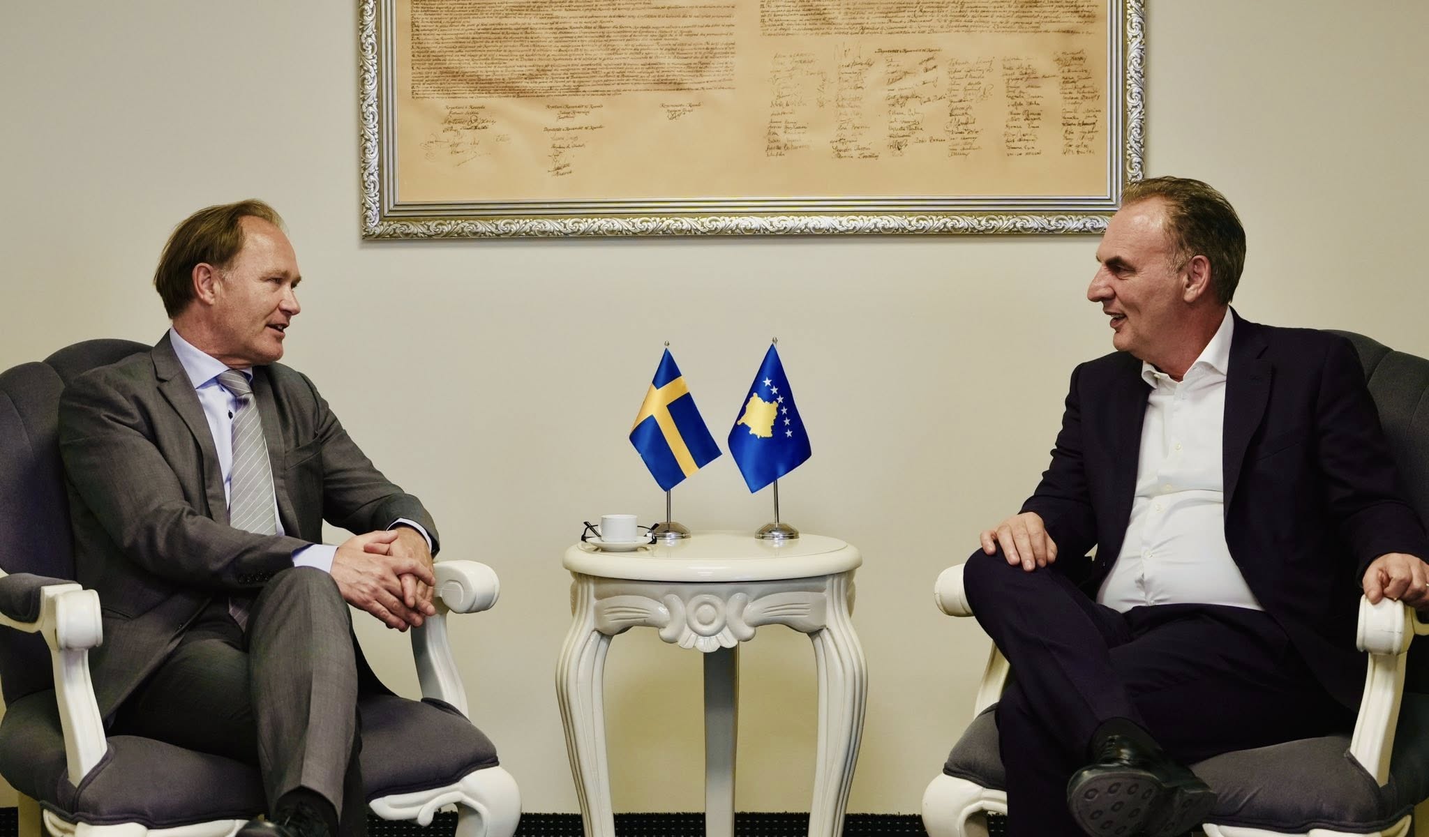 Limaj takohet me ambasadorin suedez: Bashkë diskutuam për situatën aktuale politike në Kosovë