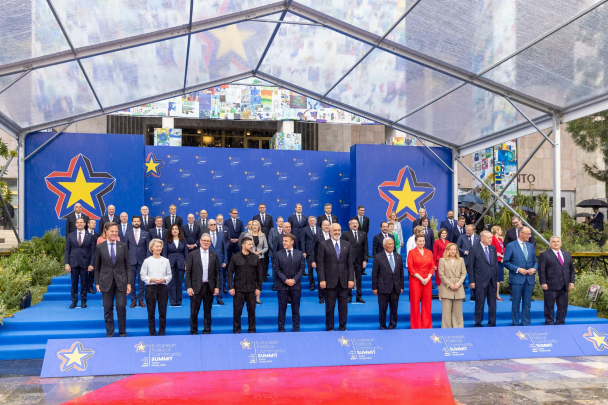 Shqipëria zhvillon zgjedhje – Kosova zhvillon inate