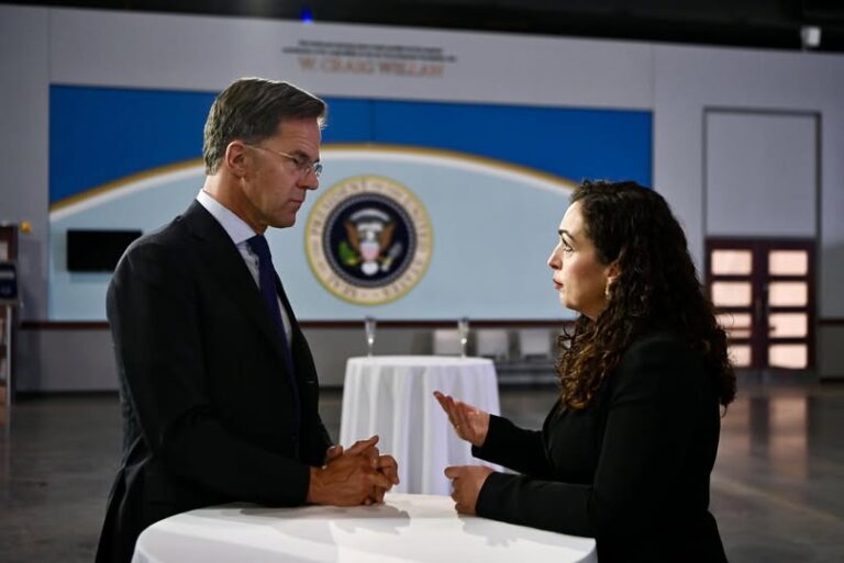 Presidentja Osmani bisedoi me sekretarin e NATO-s Rutte për gjendjen e sigurisë në Kosovë