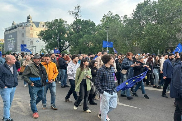 ​Mijëra vetë protestojnë në Bukuresht: Nuk kthehemi mbrapa drejt Rusisë