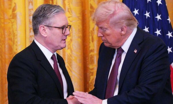 “Ditë fantastike”: Starmer dhe Trump e mbulojnë me lavdata njeri-tjetrin pas marrëveshjes tregtare