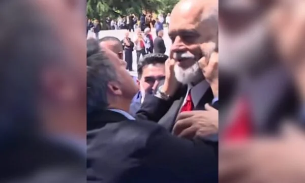 Ish kryeministri italian e kap për faqe Ramën, (Video)