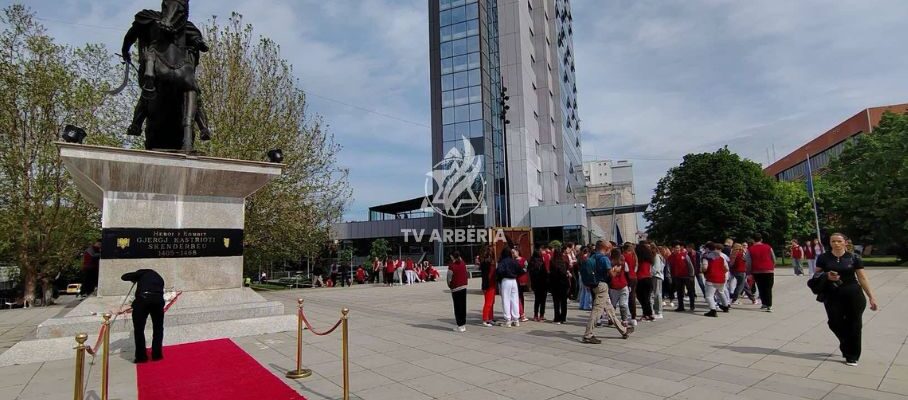 620 vjetori i lindjes së Skënderbeut, festë madhështore në sheshin e Prishtinës