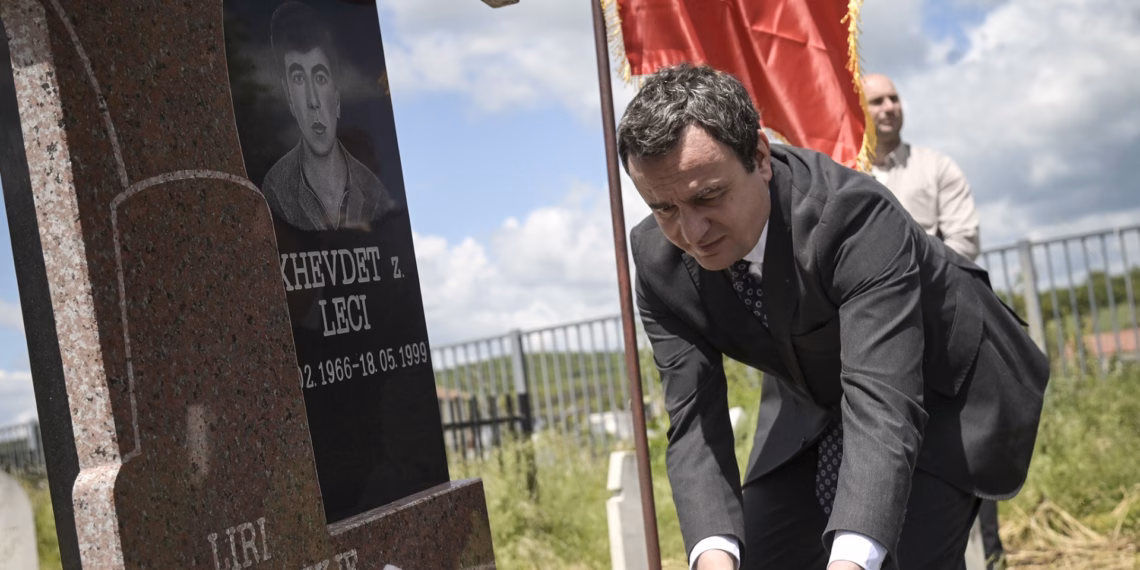 Kurti nderon me homazhe veprimtarin Xhevdet Leci në 26-vjetorin e rënies