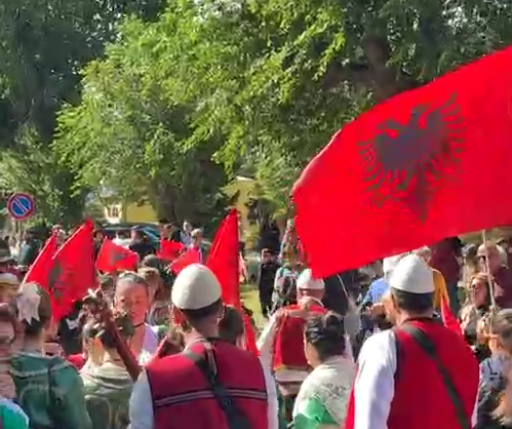 Dita e Flamurit Arbëresh festohet me krenari në Kalabri – TV Arbëria sjell pamje nga ngjarja (VIDEO)