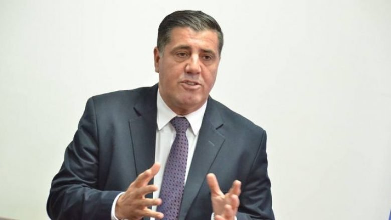 Haziri ironizon: Kurti po takohet natën me Fatmir Limajn, nuk e ka shumicën!