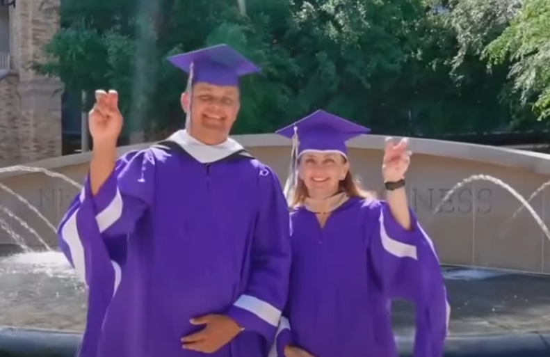 Nënë e bir diplomojnë në të njëjtën ditë