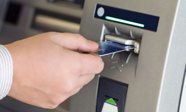 I shkaktuan dëm prej 186 mijë eurosh një banke, ndalohen 15 persona