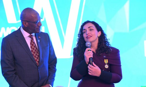 Osmani nderohet me Medaljen për Shërbim Besnik dhe Meritor ndaj Atdheut nga Guvernatori i Përgjithshëm i Antigua dhe Barbuda